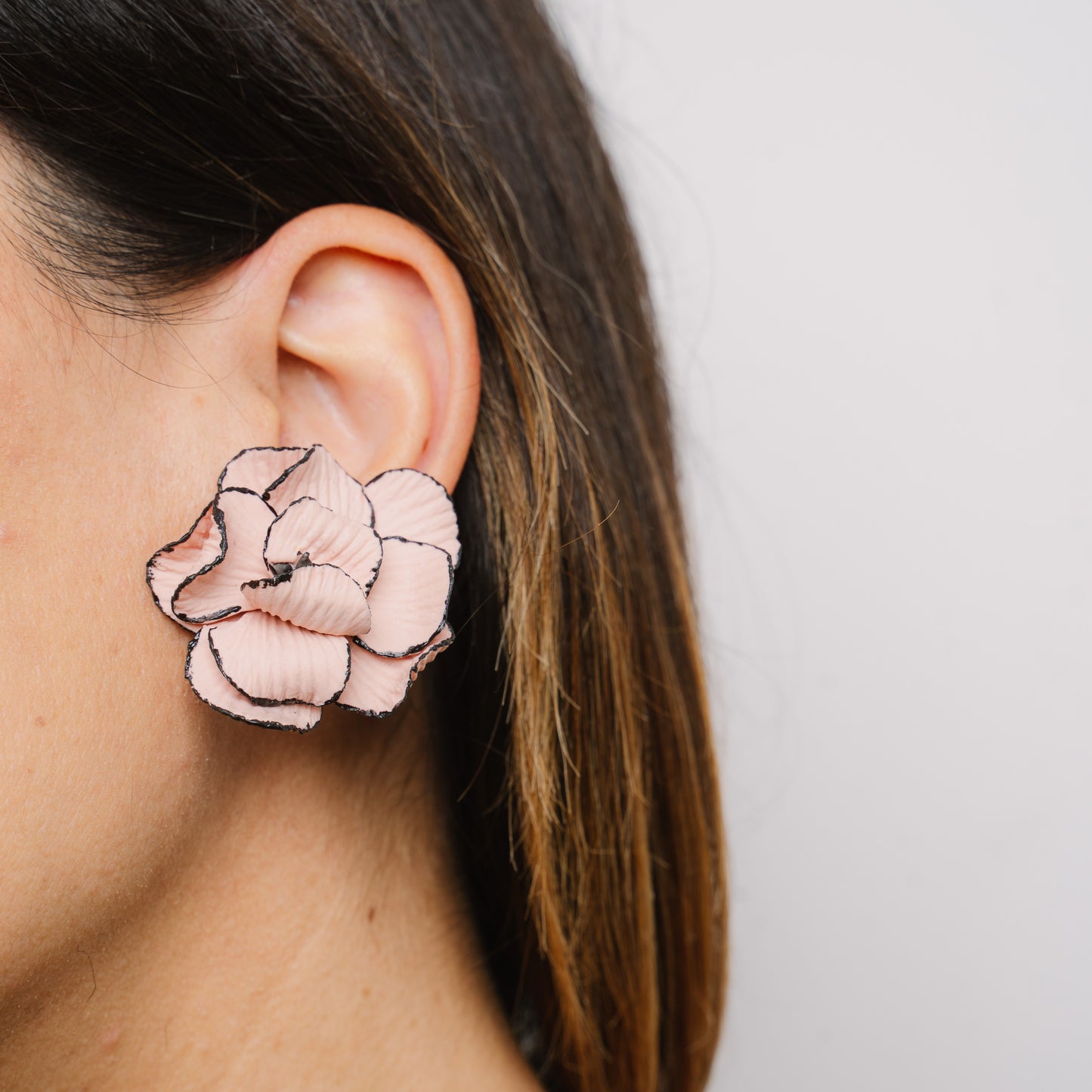 PENDIENTE CLARA -BLANCA-