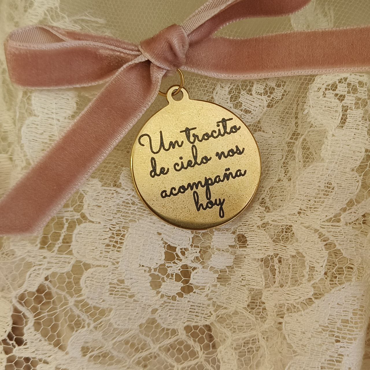 PRESENCIA- "Un trocito de cielo nos acompaña hoy"-ACABADO DORADO-